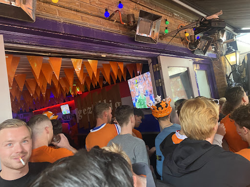 cafe bar gezellig